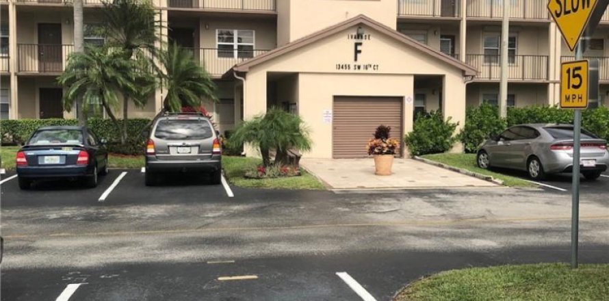 Condominio en Pembroke Pines, Florida, 1 dormitorio  № 2193382
