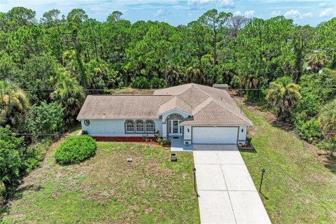 House in Port Charlotte, Florida 3 bedrooms, 153.1 sq.m. № 2284069