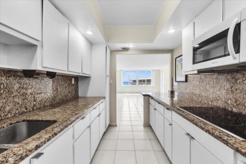 Condominio en venta en Miami Beach, Florida, 2 dormitorios, 91.04 m2 № 1696070 - foto 4