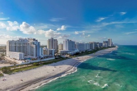 Condominio en venta en Miami Beach, Florida, 2 dormitorios, 91.04 m2 № 1696070 - foto 1