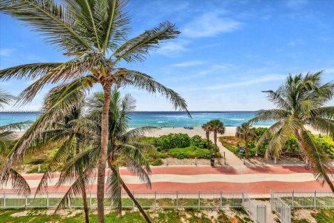Condominio en venta en Miami Beach, Florida, 2 dormitorios, 91.04 m2 № 1696070 - foto 12