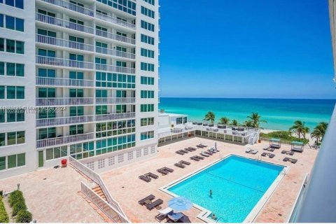 Condominio en venta en Miami Beach, Florida, 2 dormitorios, 91.04 m2 № 1696070 - foto 9
