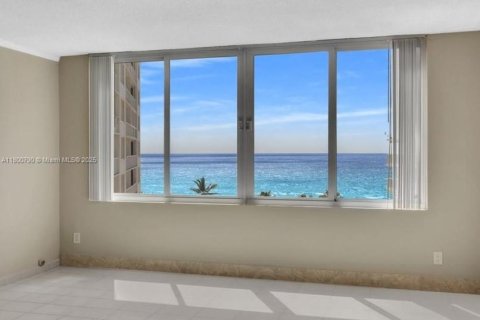 Condominio en venta en Miami Beach, Florida, 2 dormitorios, 91.04 m2 № 1696070 - foto 3