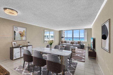 Condominio en venta en Miami Beach, Florida, 2 dormitorios, 91.04 m2 № 1696070 - foto 2
