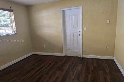 Casa en alquiler en Miami, Florida, 2 dormitorios, 410.72 m2 № 2024466 - foto 7