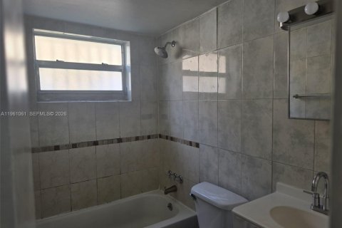 Casa en alquiler en Miami, Florida, 2 dormitorios, 410.72 m2 № 2024466 - foto 8