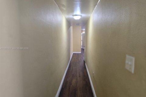 Casa en alquiler en Miami, Florida, 2 dormitorios, 410.72 m2 № 2024466 - foto 6