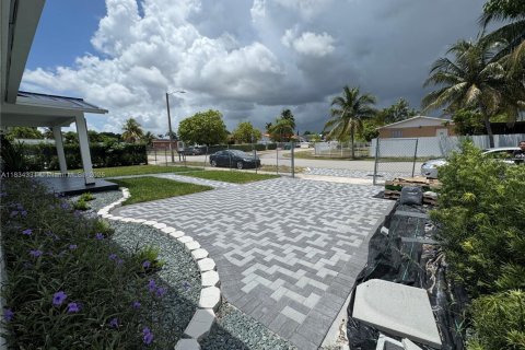 Villa ou maison à vendre à Miami, Floride: 4 chambres, 215.53 m2 № 1960198 - photo 3