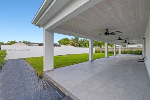 Villa ou maison à vendre à Miami, Floride: 4 chambres, 215.53 m2 № 1960198 - photo 7