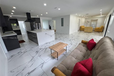 Villa ou maison à vendre à Miami, Floride: 4 chambres, 215.53 m2 № 1960198 - photo 20
