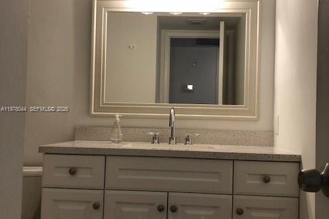 Condo in Miami, Florida, 1 bedroom  № 2041993 - photo 11