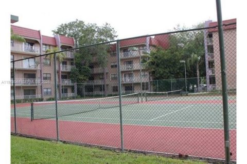 Condo in Miami, Florida, 1 bedroom  № 2041993 - photo 4