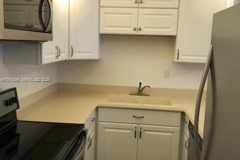 Condo in Miami, Florida, 1 bedroom  № 2041993 - photo 9