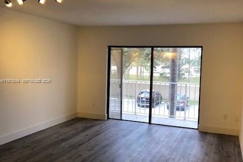 Condo in Miami, Florida, 1 bedroom  № 2041993 - photo 7