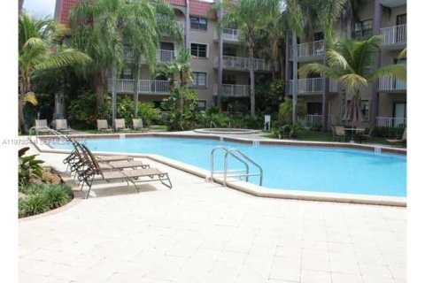 Condo in Miami, Florida, 1 bedroom  № 2041993 - photo 3