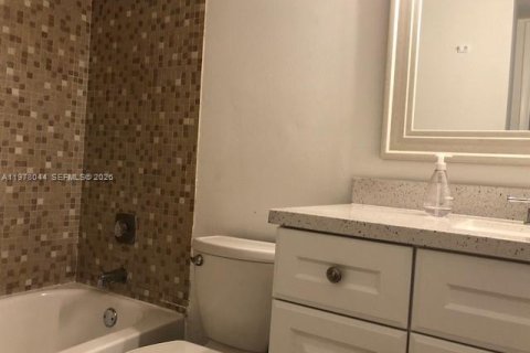 Condo in Miami, Florida, 1 bedroom  № 2041993 - photo 12