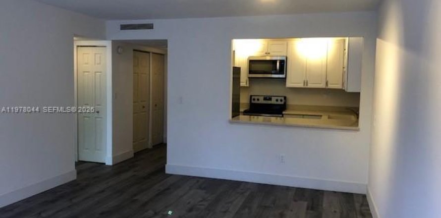 Condo in Miami, Florida, 1 bedroom  № 2041993