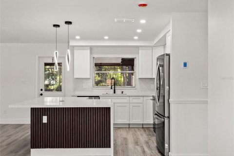 Casa en venta en Apopka, Florida, 4 dormitorios, 182.09 m2 № 2259227 - foto 13