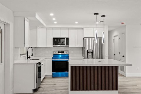 Casa en venta en Apopka, Florida, 4 dormitorios, 182.09 m2 № 2259227 - foto 12