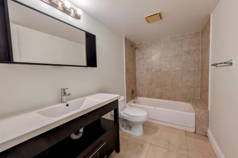 Condominio en alquiler en Oakland Park, Florida, 2 dormitorios, 97.55 m2 № 2078039 - foto 12