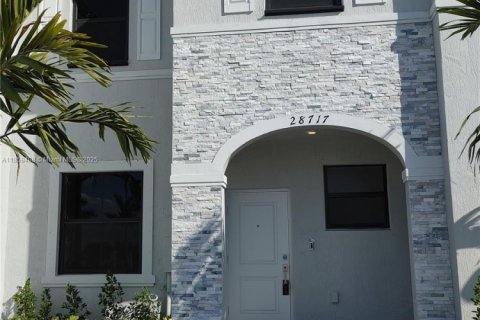 Townhouse in Homestead, Florida 3 bedrooms, 137.77 sq.m. № 1889594 - photo 1