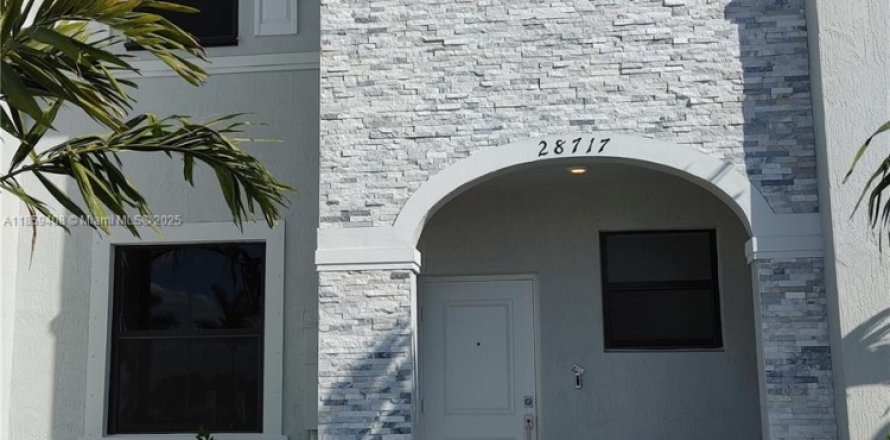 Townhouse in Homestead, Florida 3 bedrooms, 137.77 sq.m. № 1889594