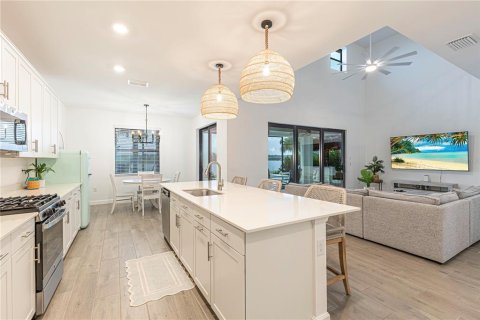 Casa en venta en Estero, Florida, 5 dormitorios, 311.87 m2 № 1899216 - foto 12