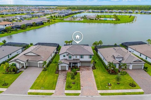 Casa en venta en Estero, Florida, 5 dormitorios, 311.87 m2 № 1899216 - foto 3