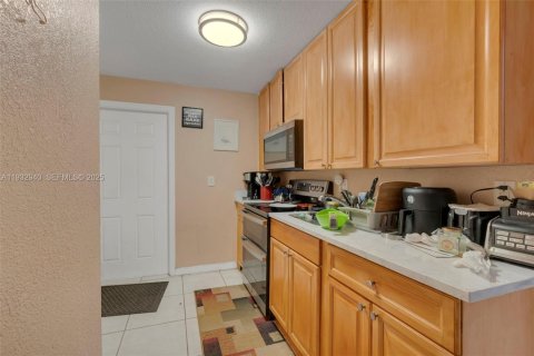 Купить виллу или дом в Уэст-Палм-Бич, Флорида 3 спальни, 93.65м2, № 1991440 - фото 18