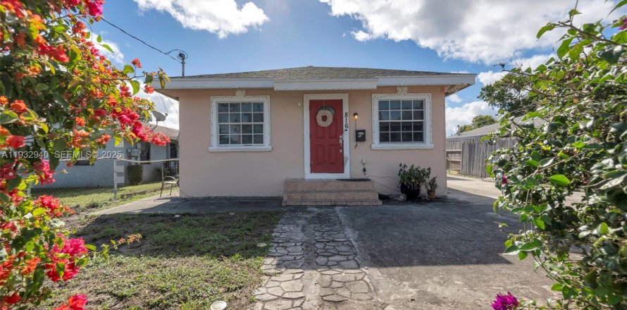 Дом в Уэст-Палм-Бич, Флорида 3 спальни, 93.65м2 № 1991440