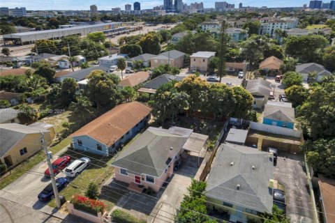 Купить виллу или дом в Уэст-Палм-Бич, Флорида 3 спальни, 93.65м2, № 1991440 - фото 28