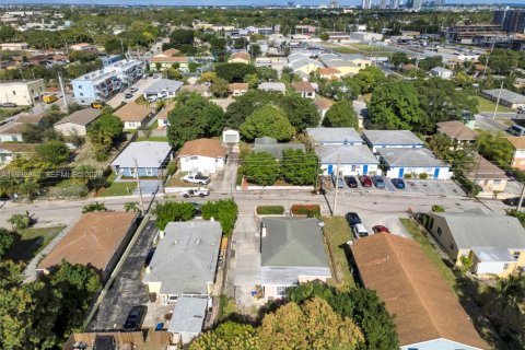 Купить виллу или дом в Уэст-Палм-Бич, Флорида 3 спальни, 93.65м2, № 1991440 - фото 25