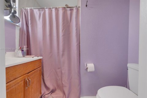 Купить виллу или дом в Уэст-Палм-Бич, Флорида 3 спальни, 93.65м2, № 1991440 - фото 13