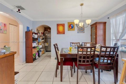 Купить виллу или дом в Уэст-Палм-Бич, Флорида 3 спальни, 93.65м2, № 1991440 - фото 9