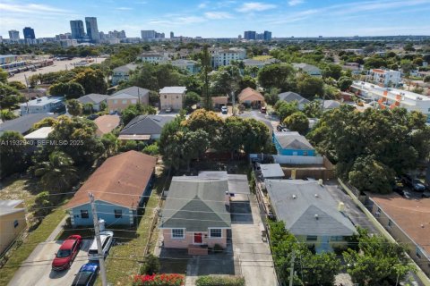 Купить виллу или дом в Уэст-Палм-Бич, Флорида 3 спальни, 93.65м2, № 1991440 - фото 27