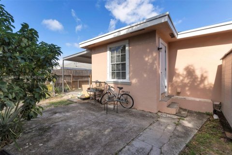 Купить виллу или дом в Уэст-Палм-Бич, Флорида 3 спальни, 93.65м2, № 1991440 - фото 21