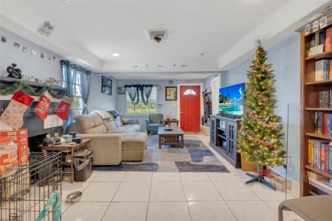 Купить виллу или дом в Уэст-Палм-Бич, Флорида 3 спальни, 93.65м2, № 1991440 - фото 8