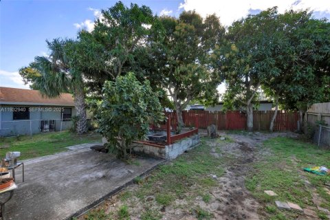 Купить виллу или дом в Уэст-Палм-Бич, Флорида 3 спальни, 93.65м2, № 1991440 - фото 23