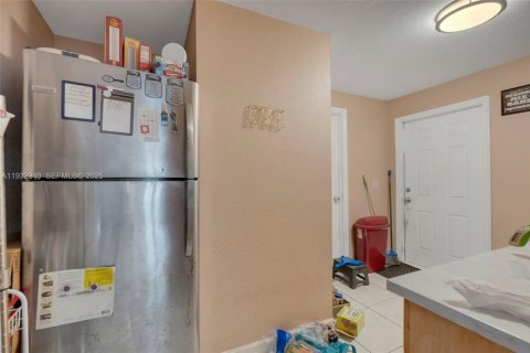 Купить виллу или дом в Уэст-Палм-Бич, Флорида 3 спальни, 93.65м2, № 1991440 - фото 19