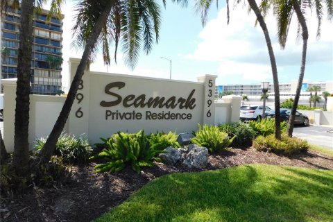 Condominio en alquiler en Saint Pete Beach, Florida, 2 dormitorios, 118.45 m2 № 1582146 - foto 1