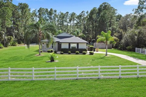 House in Eustis, Florida 3 bedrooms, 133.22 sq.m. № 2425942 - photo 3