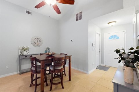 House in Eustis, Florida 3 bedrooms, 133.22 sq.m. № 2425942 - photo 6