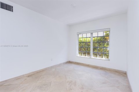 Снять в аренду кондоминиум в Бэл-Харбор, Флорида 2 спальни, 121.7м2, № 1983185 - фото 5