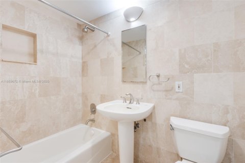 Снять в аренду кондоминиум в Бэл-Харбор, Флорида 2 спальни, 121.7м2, № 1983185 - фото 13