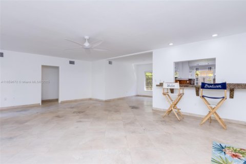 Снять в аренду кондоминиум в Бэл-Харбор, Флорида 2 спальни, 121.7м2, № 1983185 - фото 3