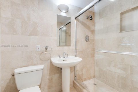 Снять в аренду кондоминиум в Бэл-Харбор, Флорида 2 спальни, 121.7м2, № 1983185 - фото 10