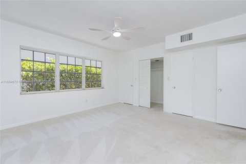 Снять в аренду кондоминиум в Бэл-Харбор, Флорида 2 спальни, 121.7м2, № 1983185 - фото 8