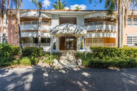 Снять в аренду кондоминиум в Бэл-Харбор, Флорида 2 спальни, 121.7м2, № 1983185 - фото 15