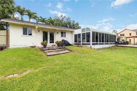 House in Plantation, Florida 4 bedrooms, 219.06 sq.m. № 1798906 - photo 18