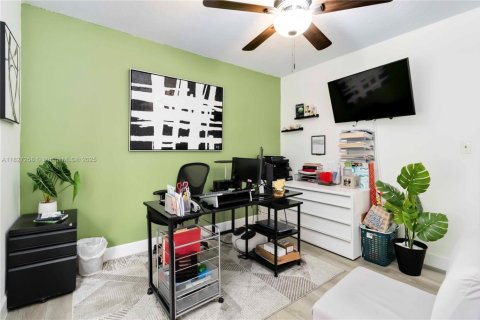 House in Plantation, Florida 4 bedrooms, 219.06 sq.m. № 1798906 - photo 25